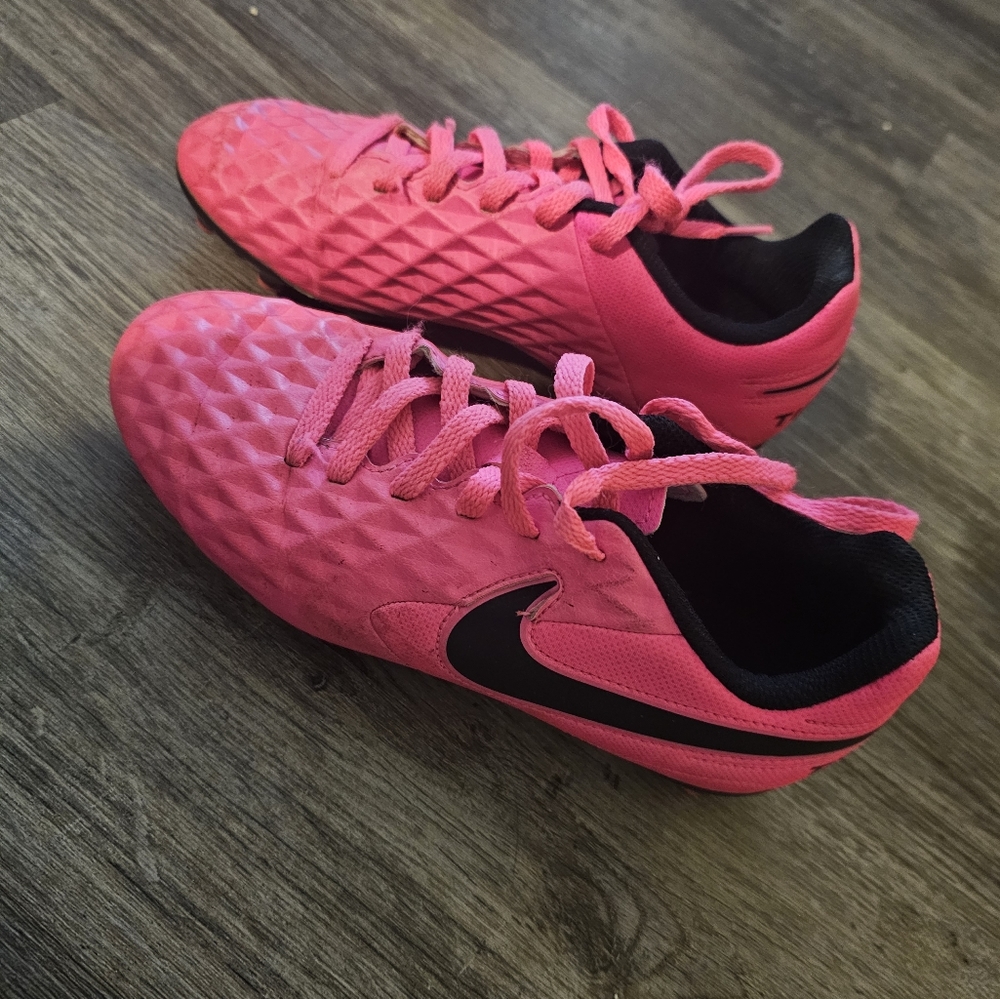 Youth soccer cleats